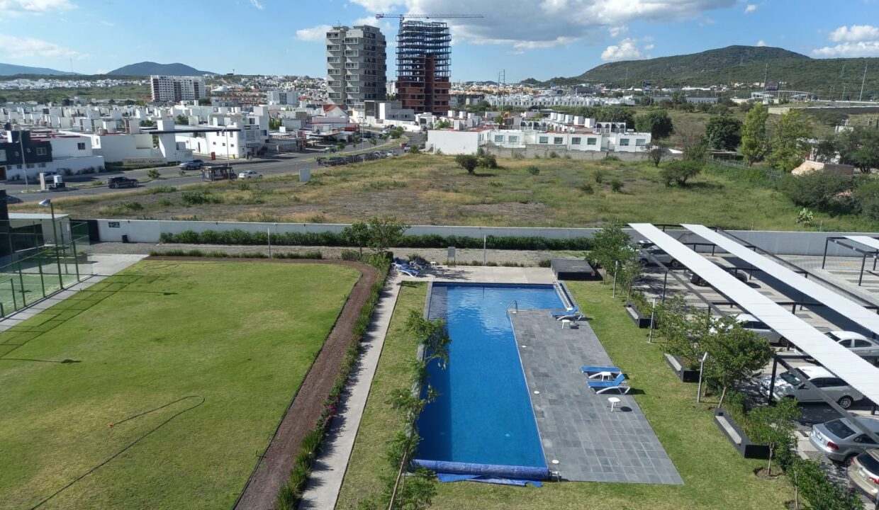 ESTACIONAMIENTOS Y ALBERCA